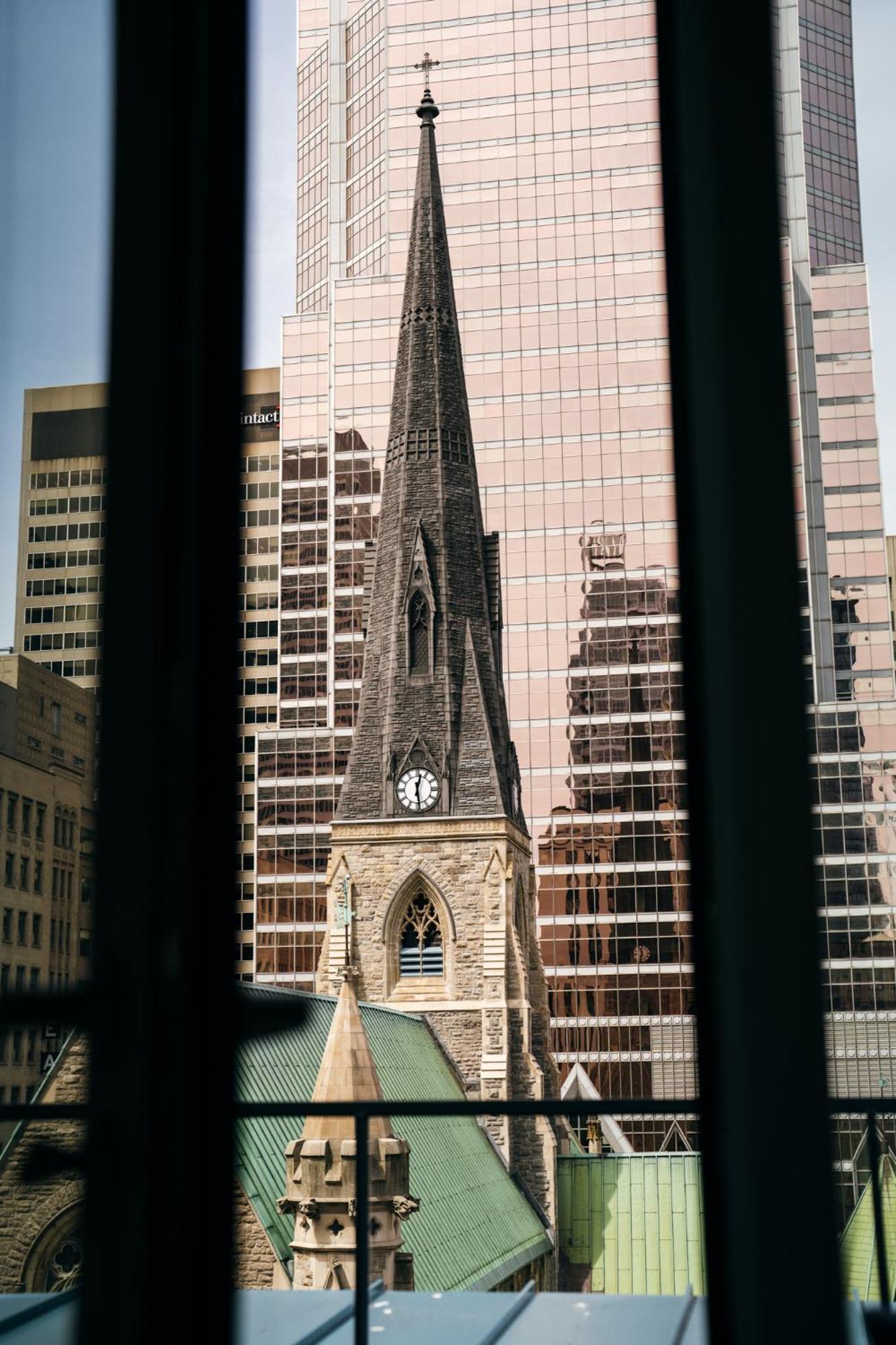 Hotel Birks Montreal Luaran gambar The bell tower of St Andrew's Church, Perth