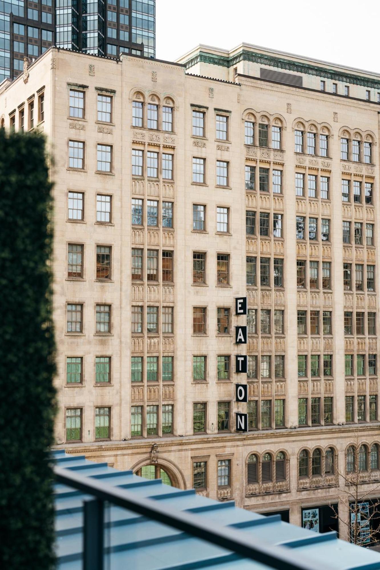 Hotel Birks Montreal Luaran gambar The Eaton's Building in 2008