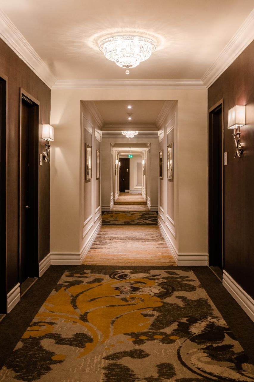Hotel Birks Montreal Luaran gambar A corridor at the hotel