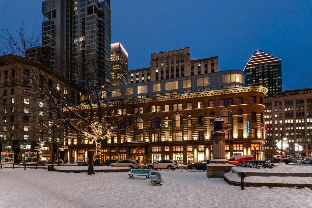 Hotel Birks Montreal Luaran gambar The Eaton's Building at night