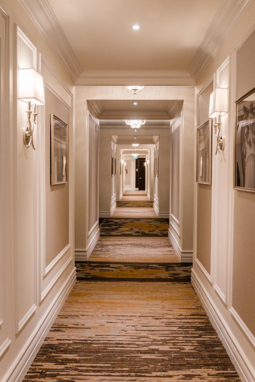 Hotel Birks Montreal Luaran gambar A corridor at the hotel