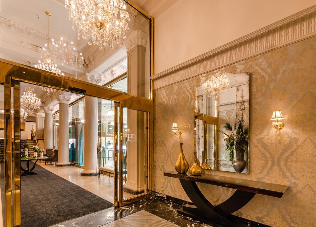 Hotel Birks Montreal Luaran gambar Entrance to the hotel