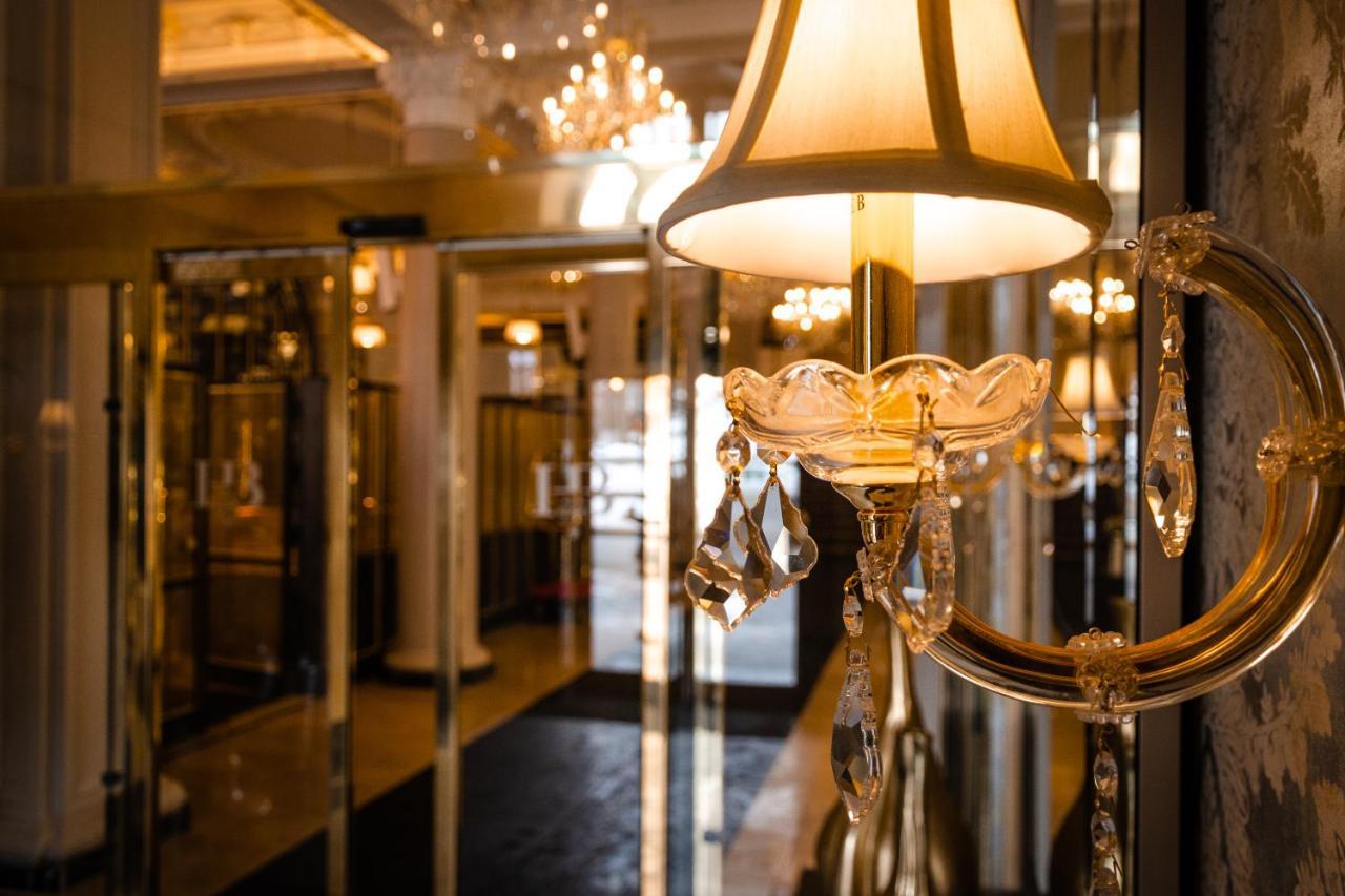 Hotel Birks Montreal Luaran gambar The interior of the hotel