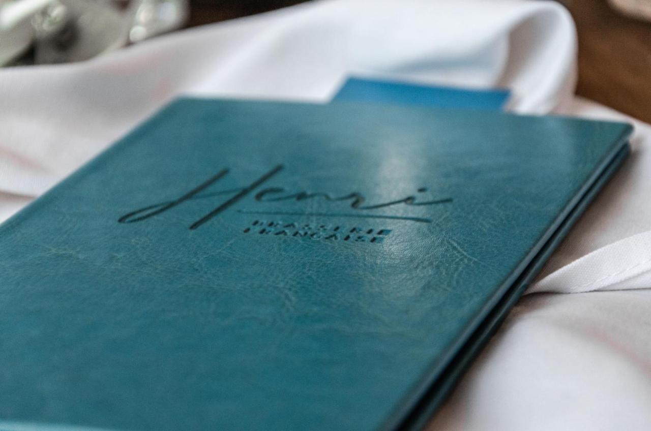 Hotel Birks Montreal Luaran gambar Menu at the restaurant