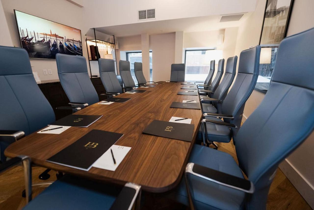 Hotel Birks Montreal Luaran gambar The boardroom at the headquarters of the European Anti-fraud Organisation